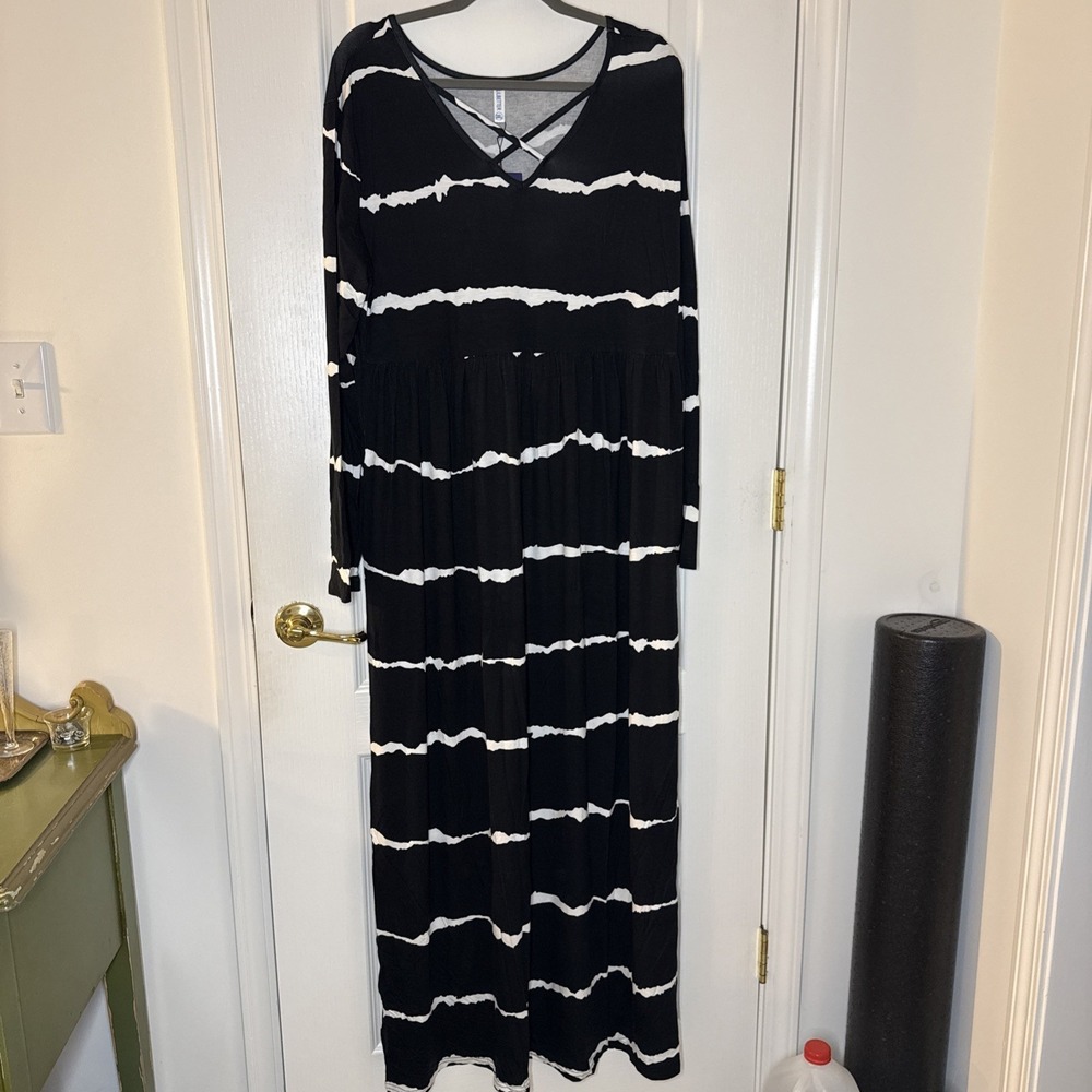 NWT Lilbetter Womens 3XL Black White Stripe Cap Sleeve Dress Cutout V Neck